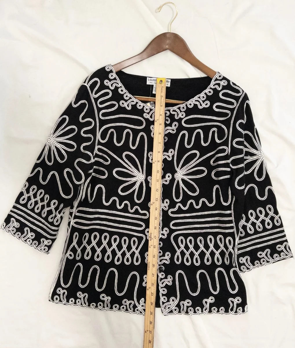 Lauren Michelle — Blouse | Embroidery this deliberate doesn't happen by accident · Sz L
