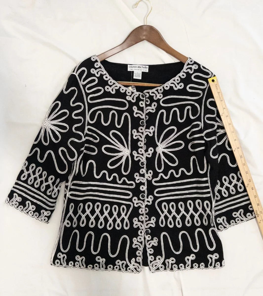 Lauren Michelle — Blouse | Embroidery this deliberate doesn't happen by accident · Sz L