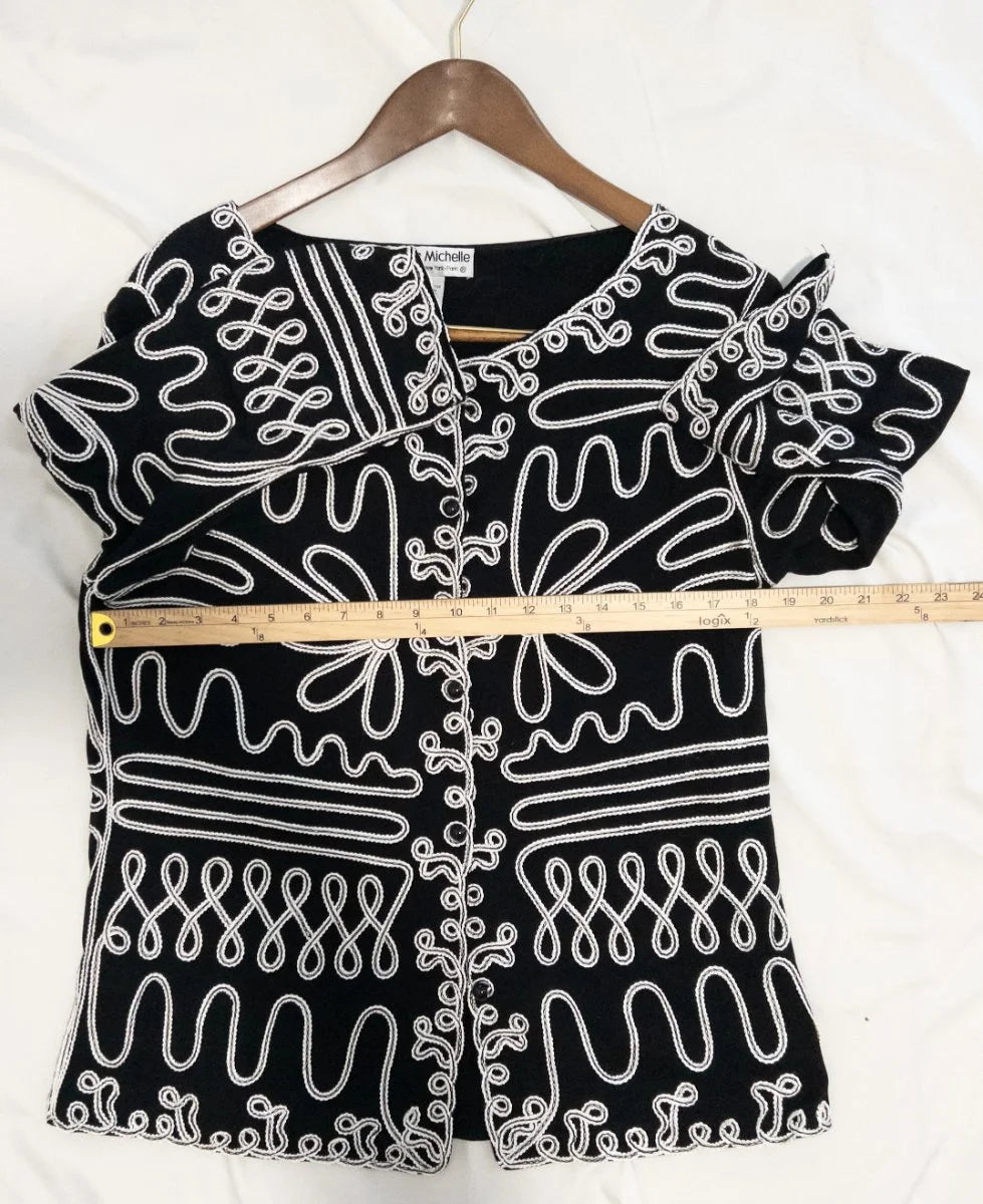 Lauren Michelle — Blouse | Embroidery this deliberate doesn't happen by accident · Sz L
