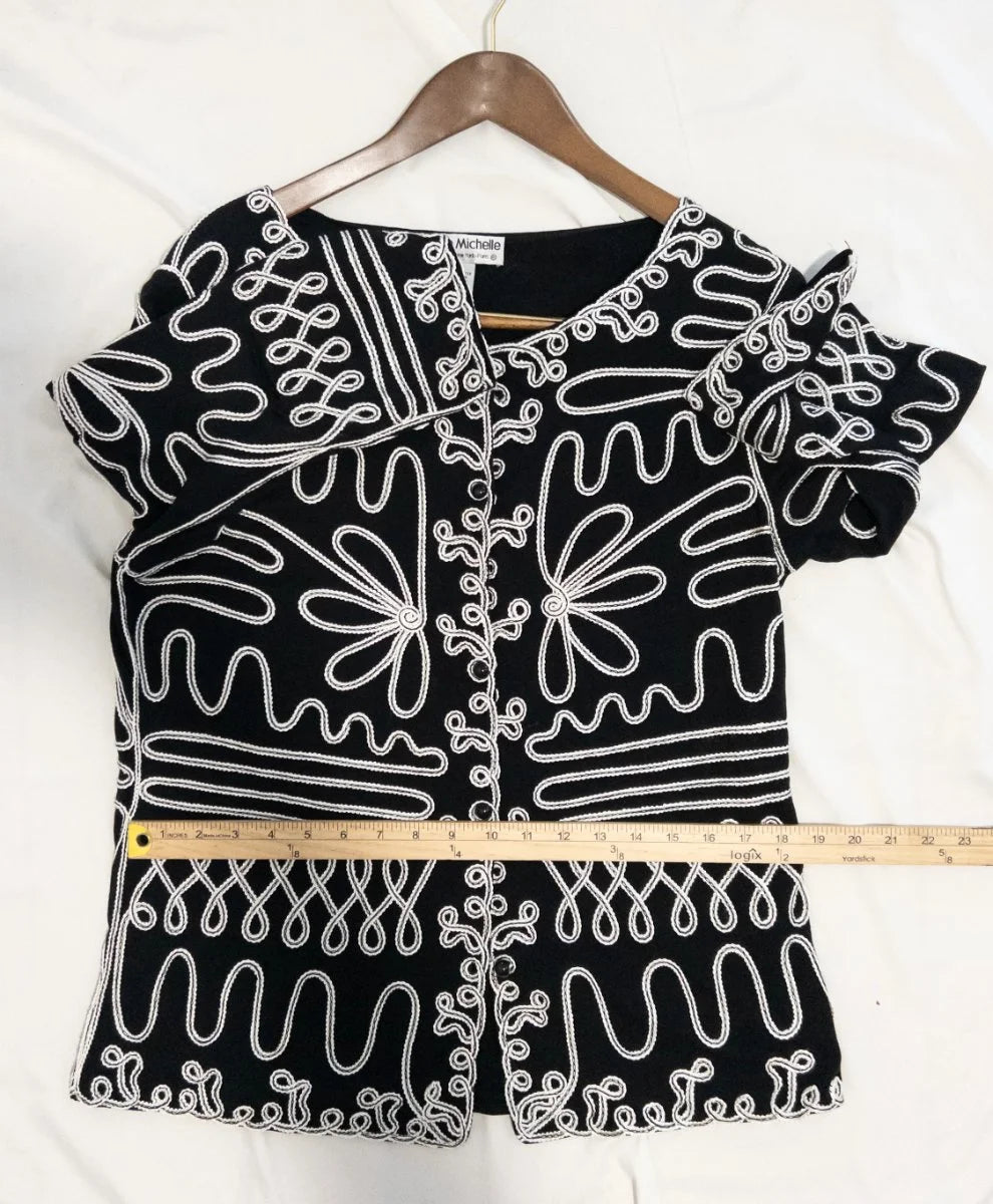 Lauren Michelle — Blouse | Embroidery this deliberate doesn't happen by accident · Sz L