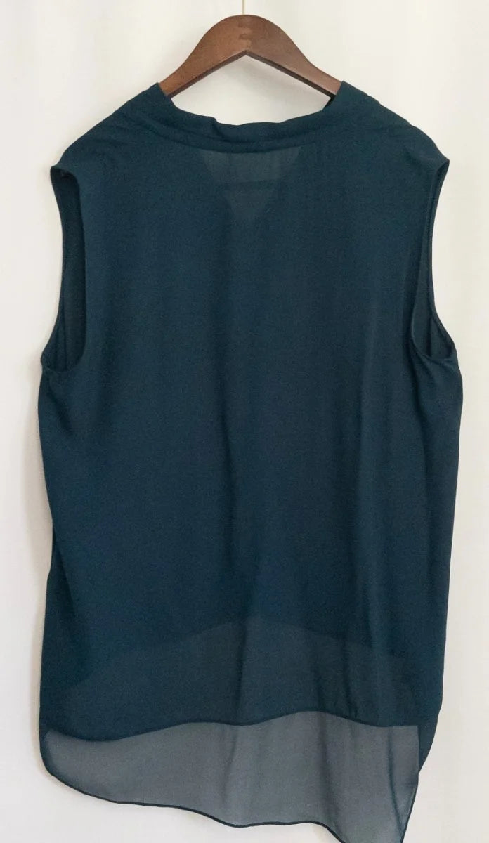 Elie Tahari — Blouse | Silk doesn't whisper. This one commands the room · Sz XL