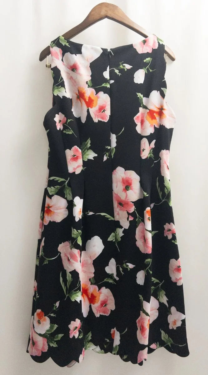 Vince Camuto — Dress | Florals that don't apologize for taking up space · Sz 14
