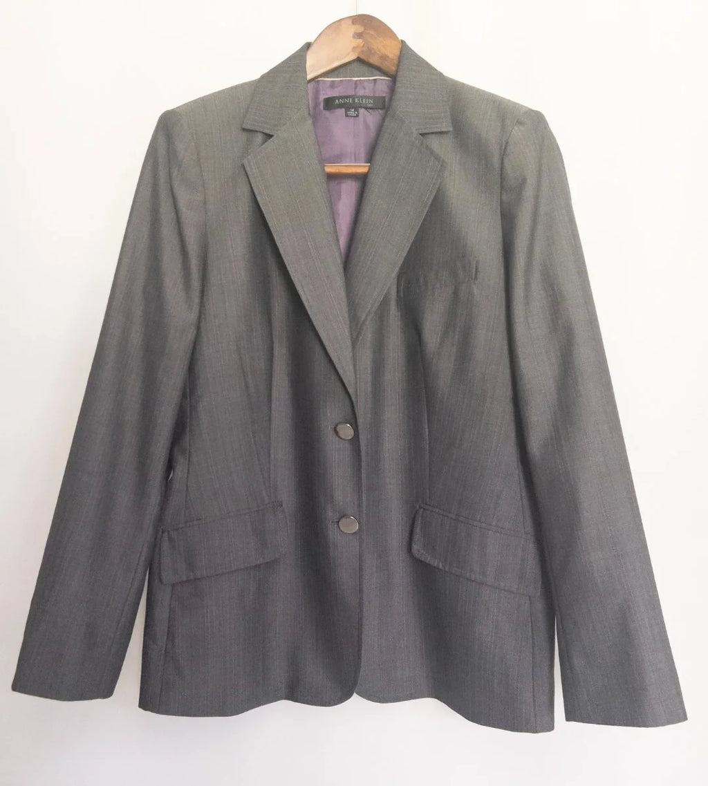 Anne Klein — Two-piece suit | Power dressing never announced itself this quietly · Sz 14