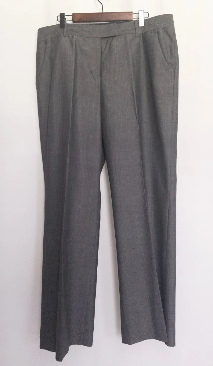 Anne Klein — Two-piece suit | Power dressing never announced itself this quietly · Sz 14