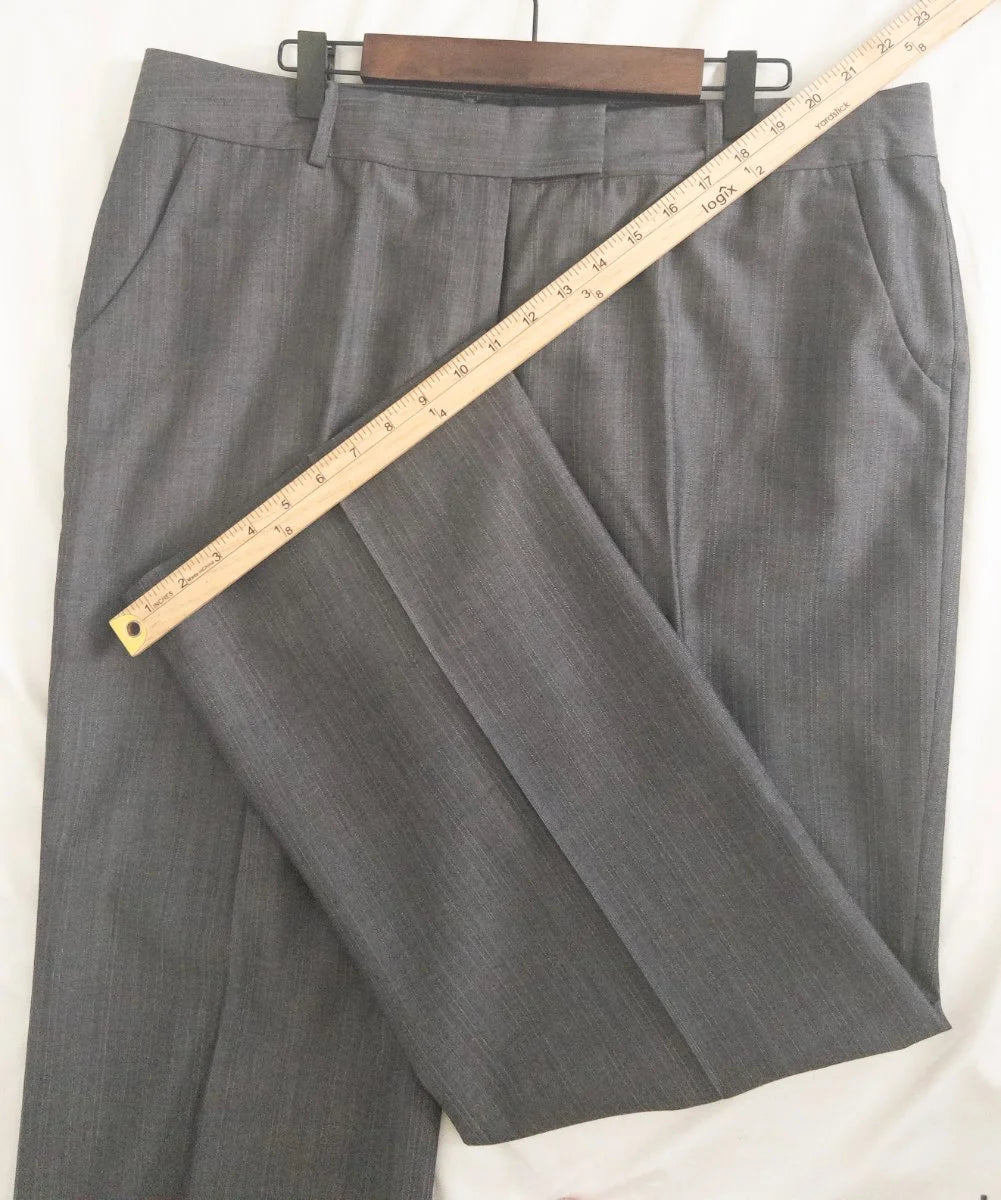 Anne Klein — Two-piece suit | Power dressing never announced itself this quietly · Sz 14