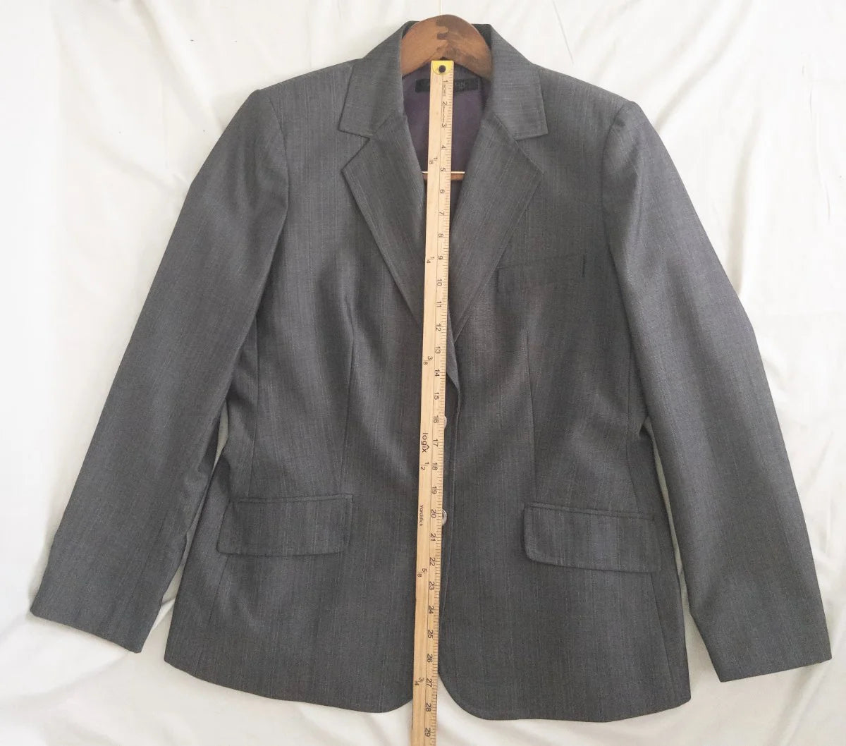 Anne Klein — Two-piece suit | Power dressing never announced itself this quietly · Sz 14