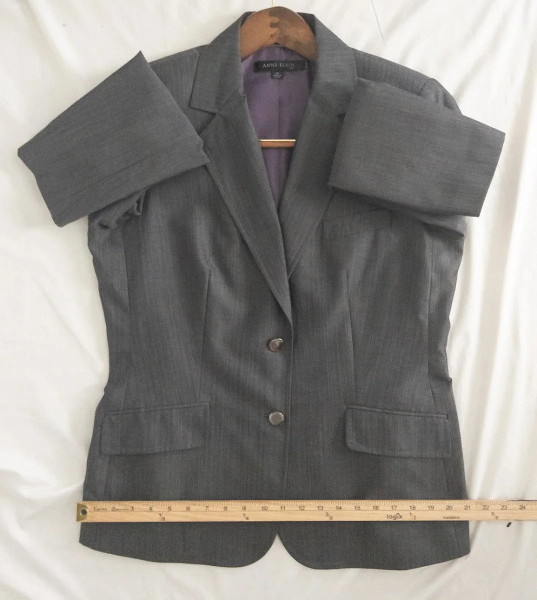 Anne Klein — Two-piece suit | Power dressing never announced itself this quietly · Sz 14