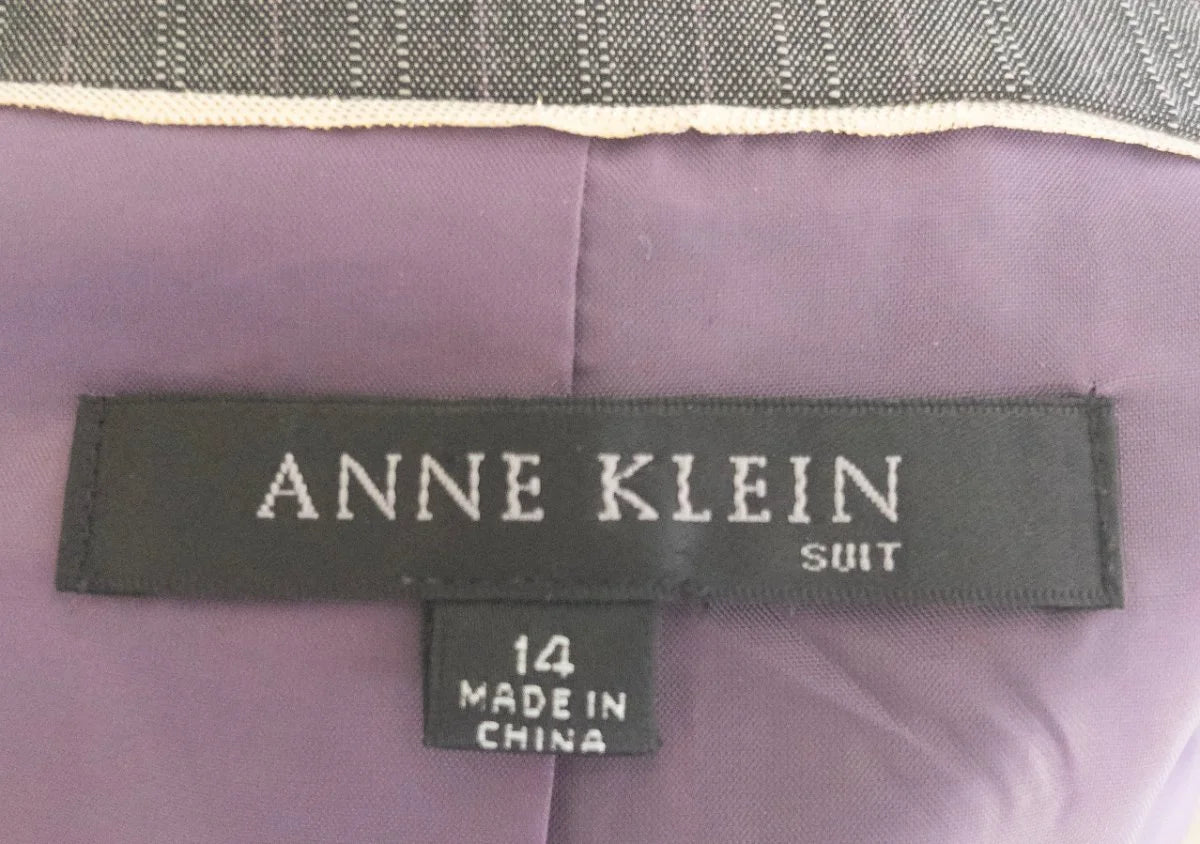 Anne Klein — Two-piece suit | Power dressing never announced itself this quietly · Sz 14