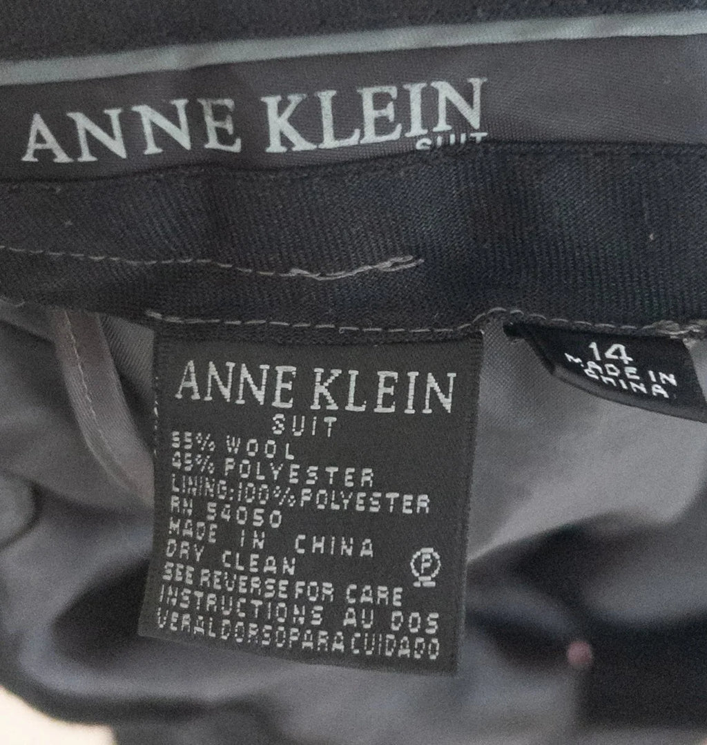 Anne Klein — Two-piece suit | Power dressing never announced itself this quietly · Sz 14