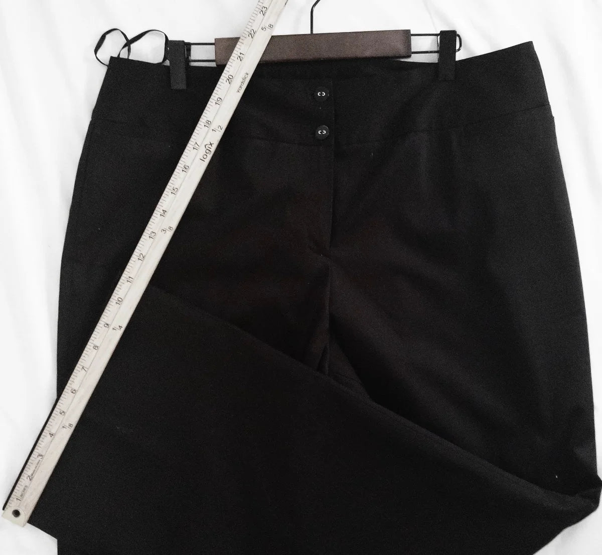 Jones New York Collection — Tailored pants | Not every black pant earns the silence it commands · Sz 14
