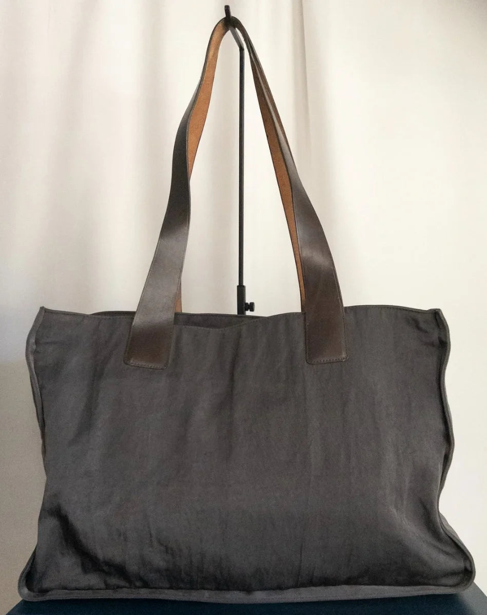 DKNY - Bag - Not visible on exterior canvas body with leather handles - Sz OS - Curuva Back