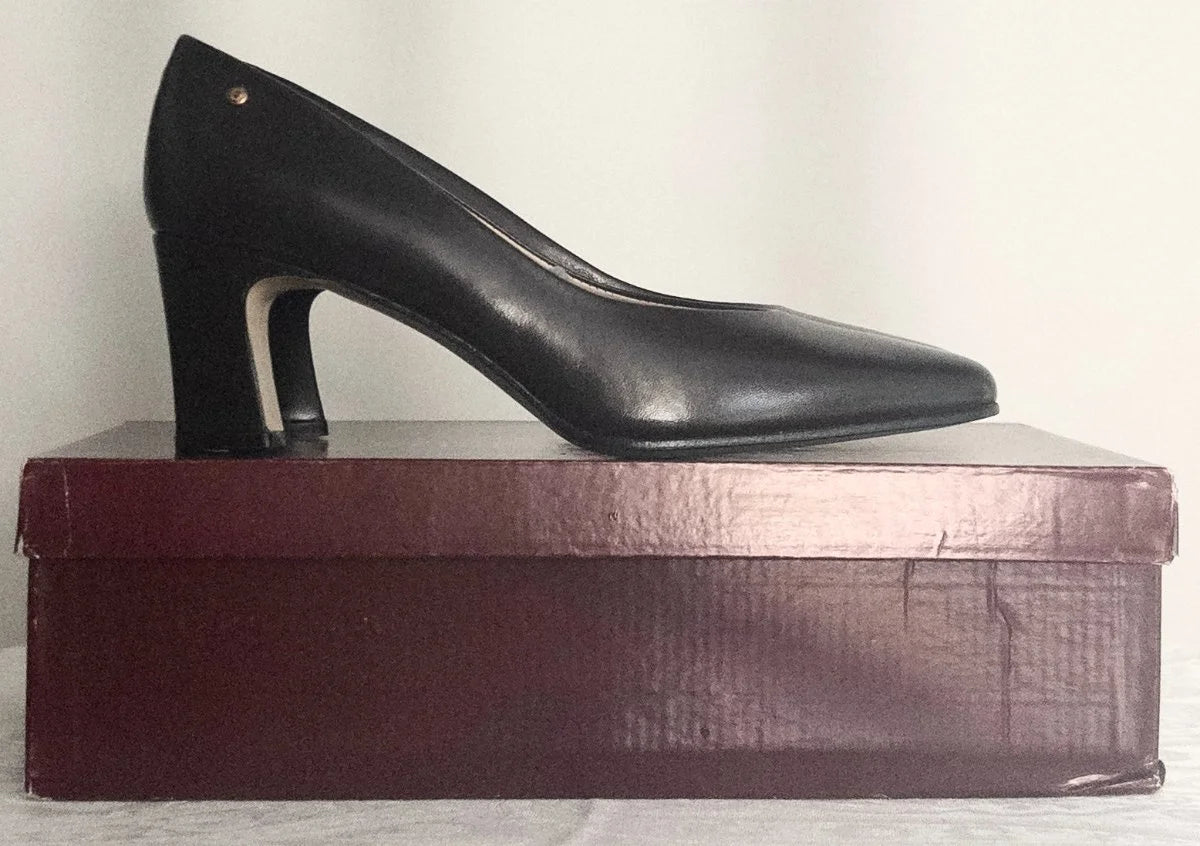 Etienne Aigner - Heels - All Leather Upper Man Made Sole - Sz 6 5M - Curuva Side