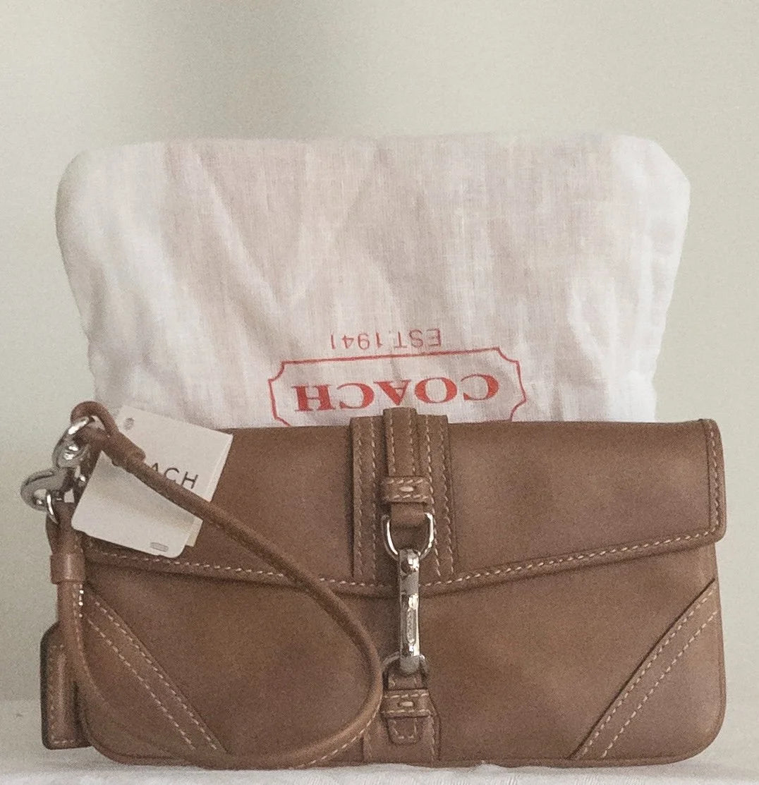 Coach - Wallet 1 4 - Leather exterior signature jacquard lining - Sz OS - Curuva Front