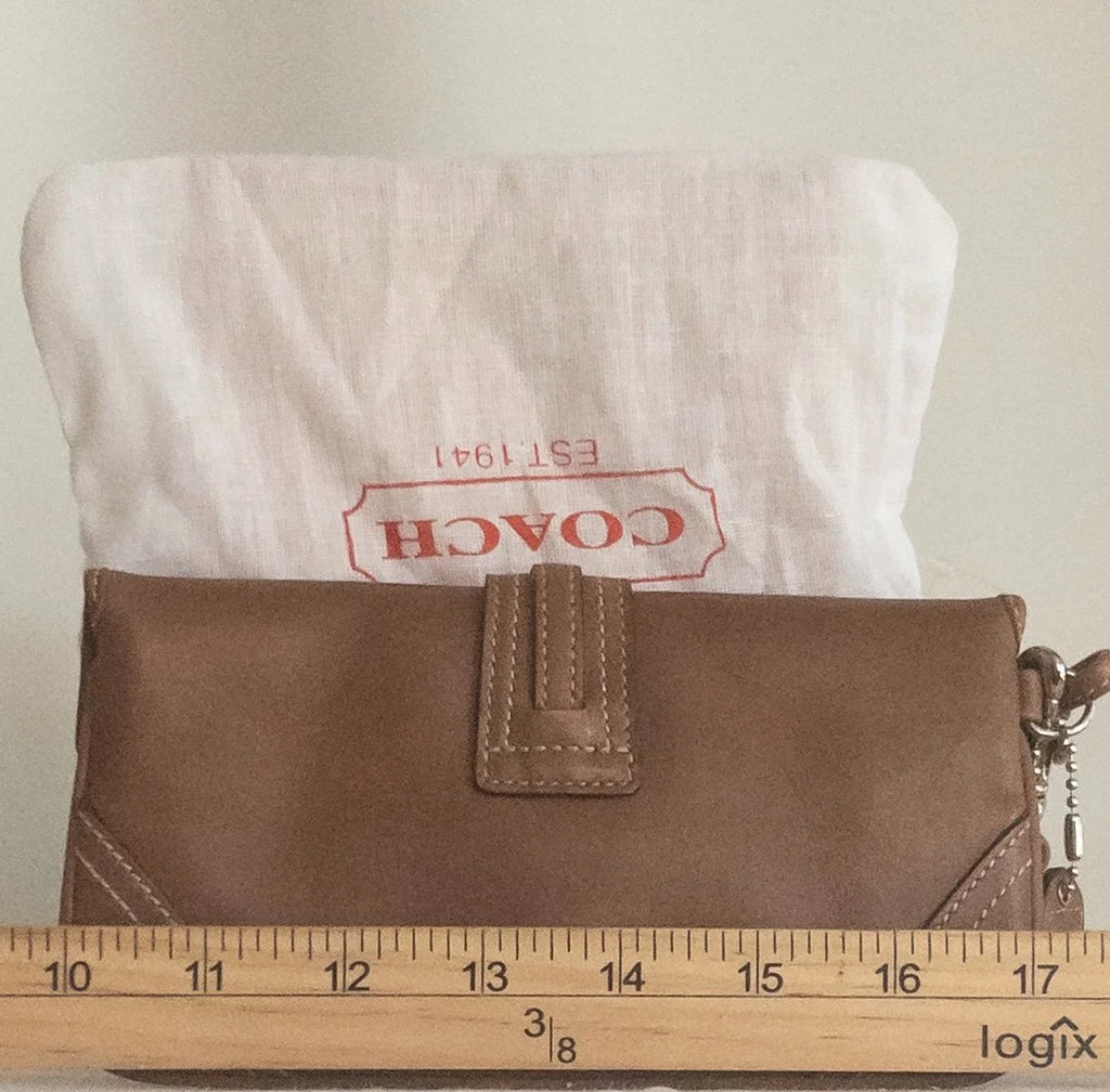 Coach - Wallet 1 4 - Leather exterior signature jacquard lining - Sz OS - Curuva Witdth