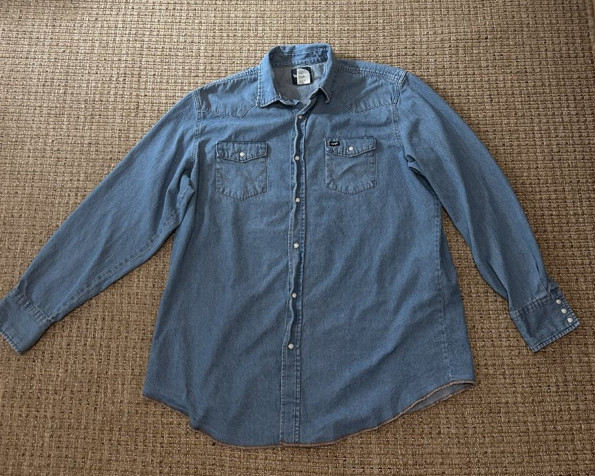 Wrangler — Denim Blouse | Snap-front workwear softened by time · Sz 2xt