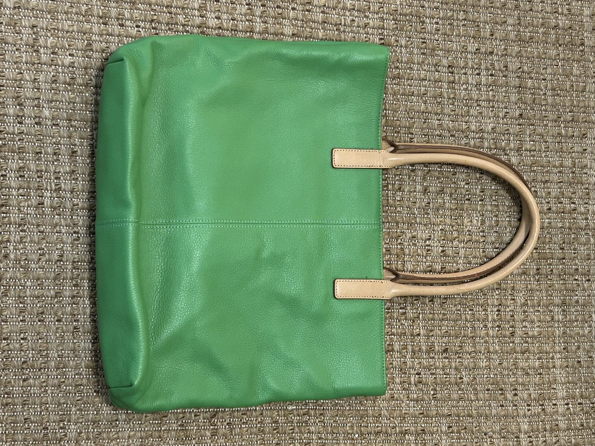 Claudia Ciuti — Structured Tote | Kelly green leather with camel accents · Sz OS