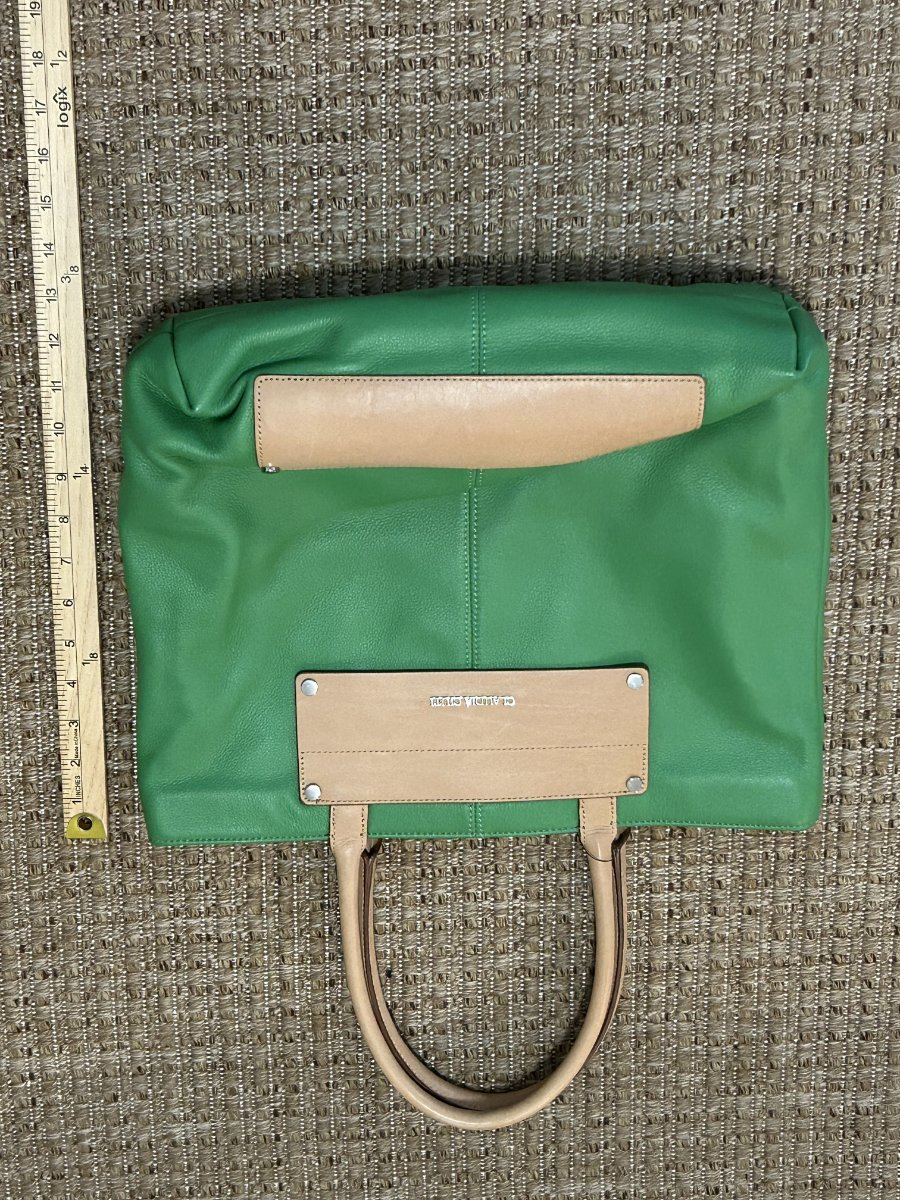Claudia Ciuti — Structured Tote | Kelly green leather with camel accents · Sz OS