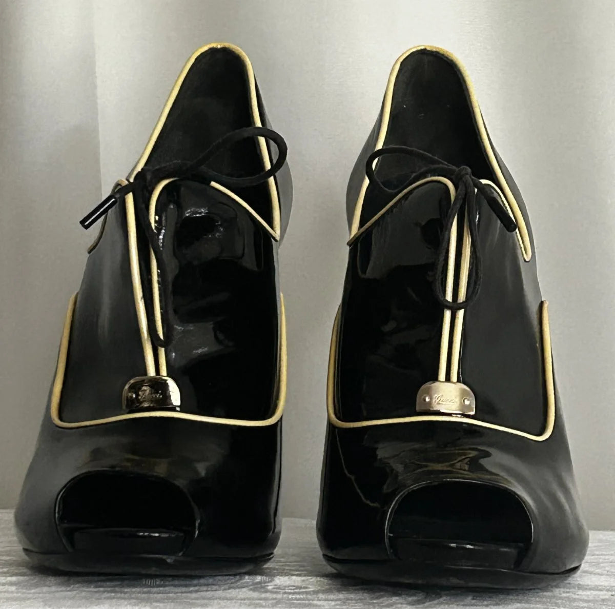 Gucci - Heels - Patent leather upper leather lining Made in Italy - Sz 9 5 B - Curuva Front